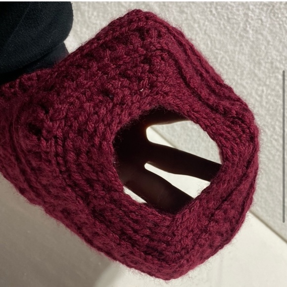 5/$25 Handmade Burgundy Knit Toque Beanie Winter Had With Bun/Ponytail Hole - Picture 3 of 7